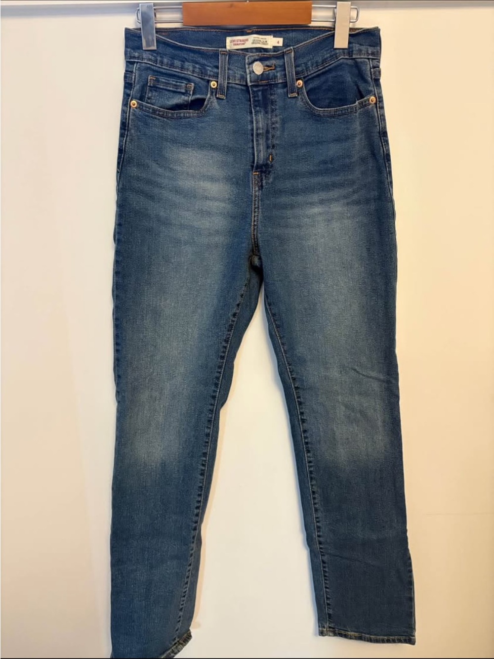 Levis Mid Wash High-Rise Skinny Jeans